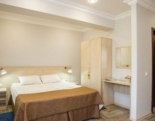 Пансионат "Dublin & Dolphin" / "Дублин и Дельфин"