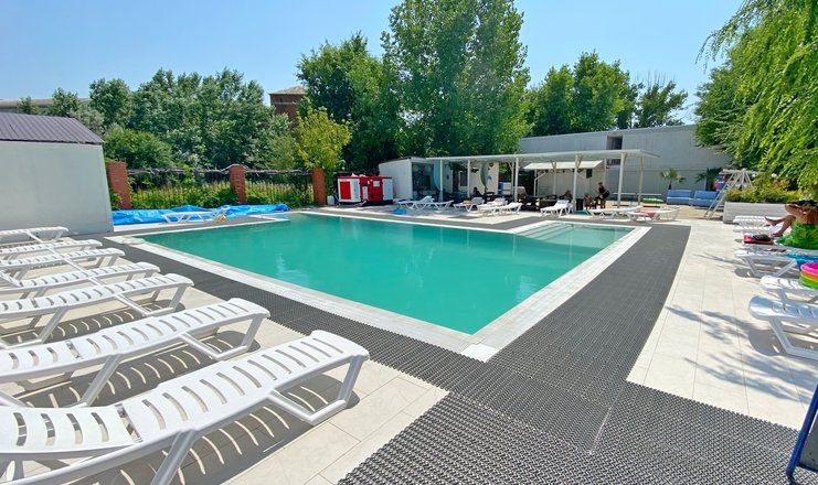 Пансионат "Dublin & Dolphin" / "Дублин и Дельфин"